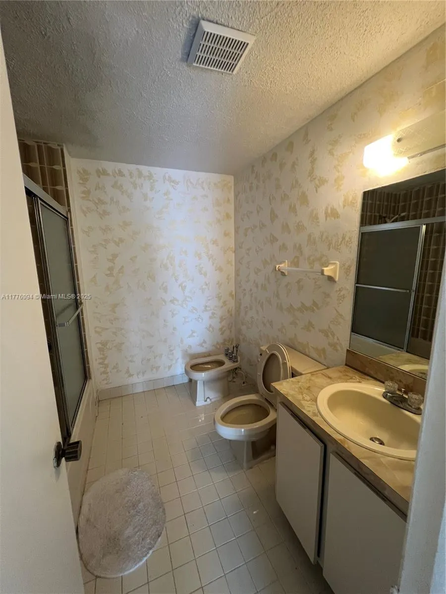 9124 Collins Ave, #304