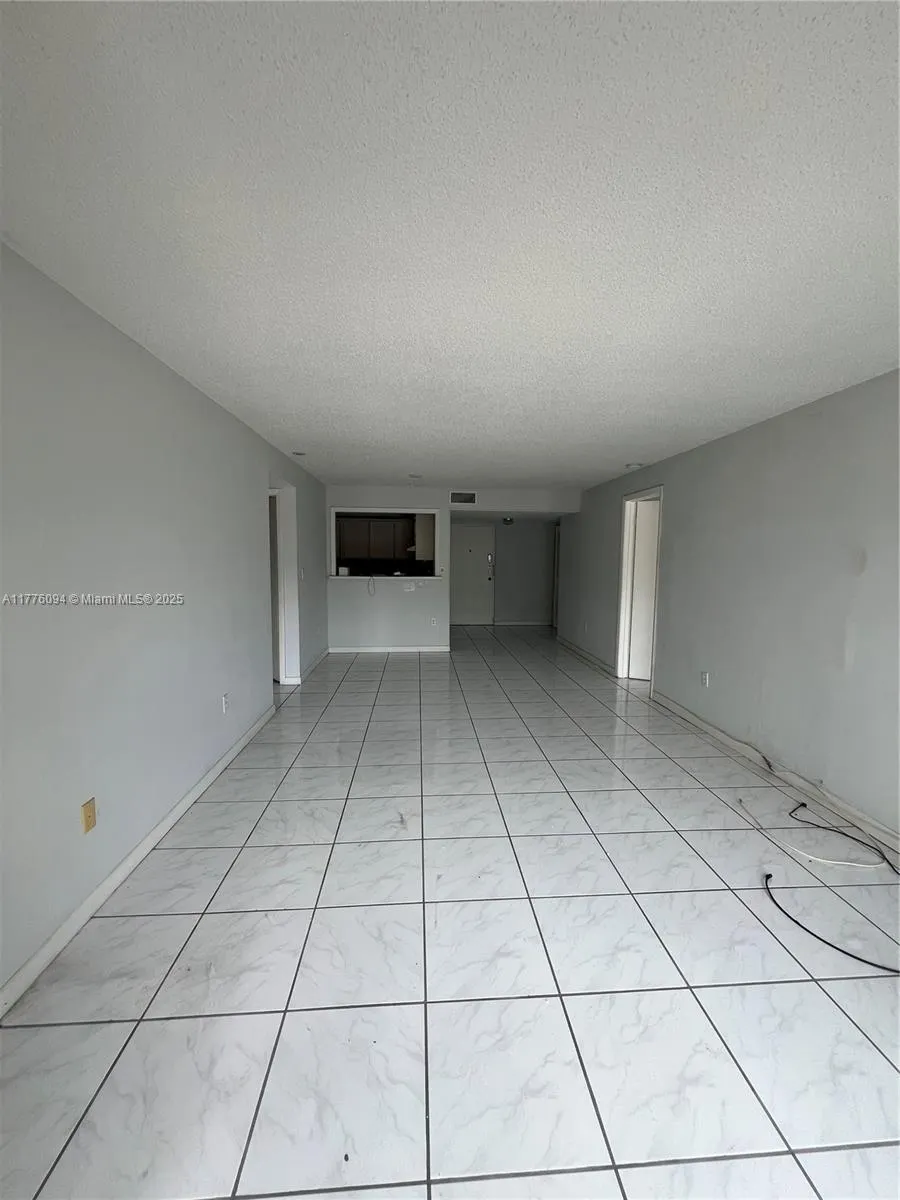 9124 Collins Ave, #304