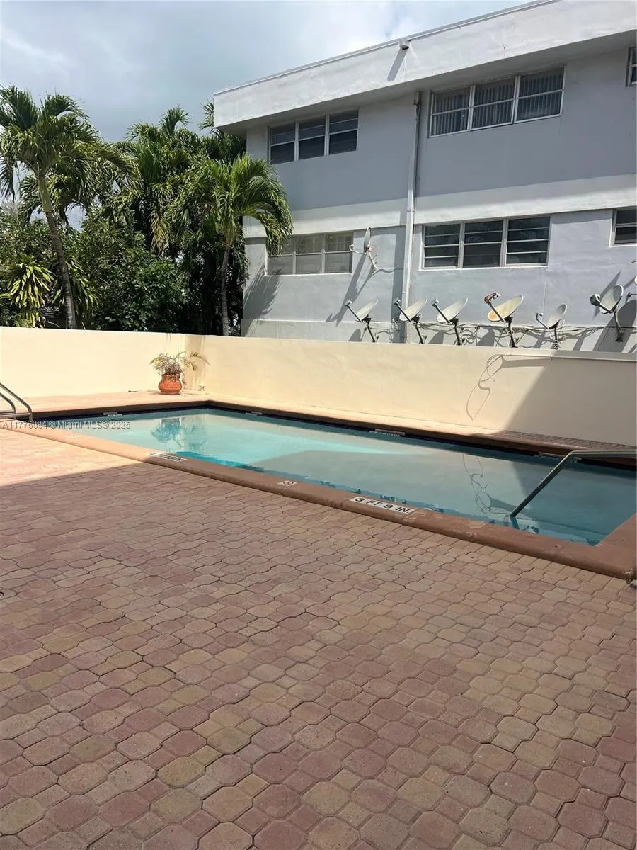9124 Collins Ave, #304