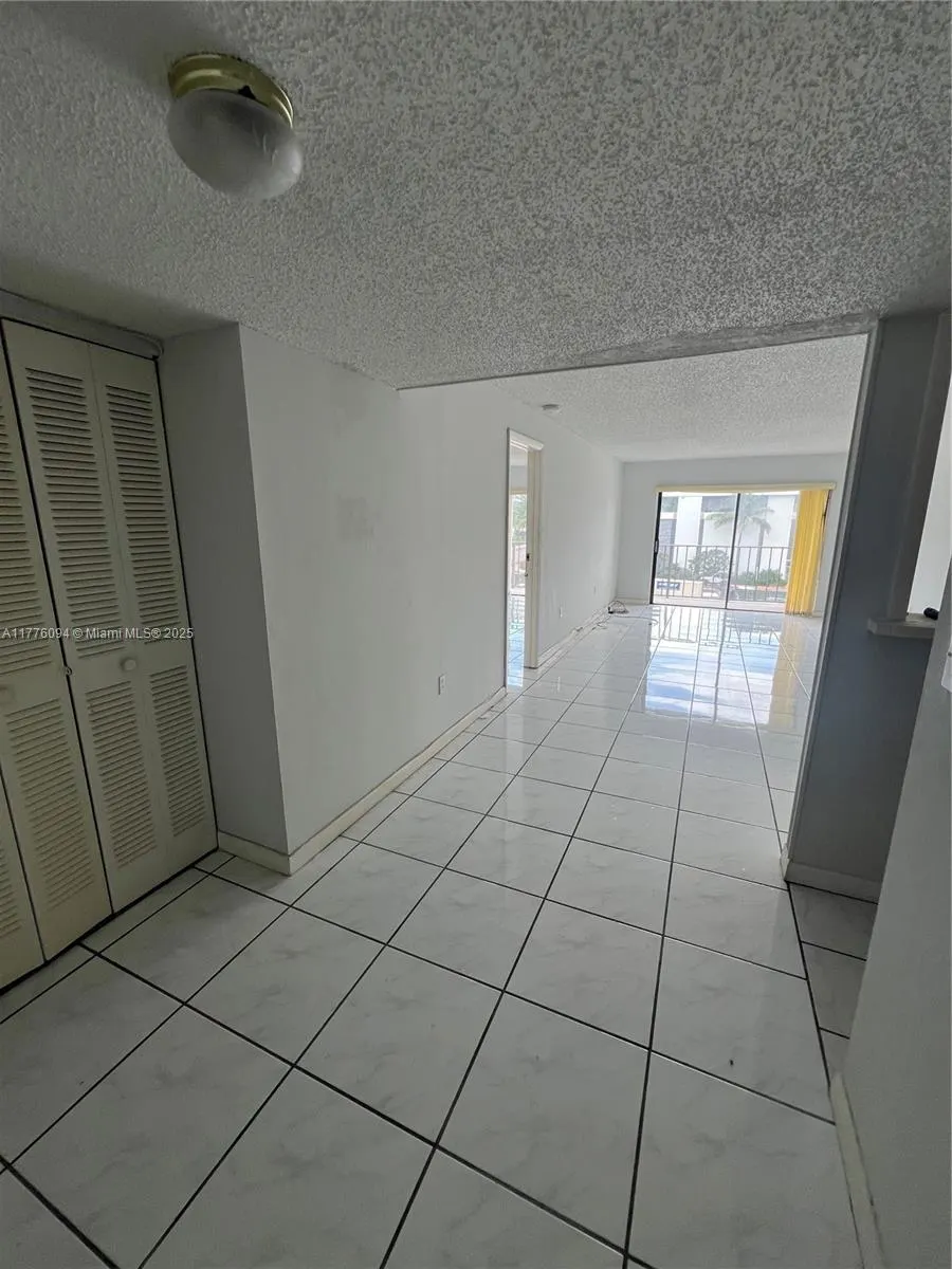9124 Collins Ave, #304