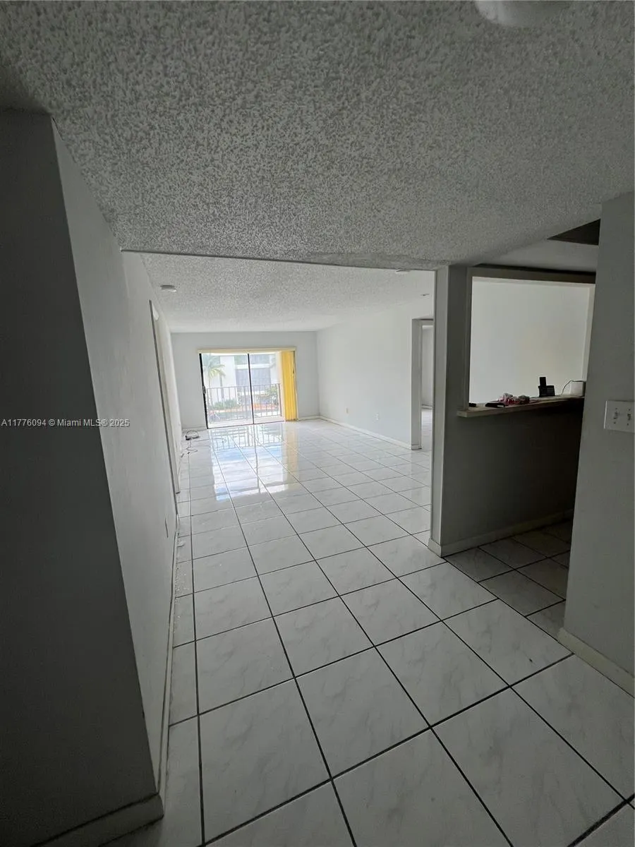 9124 Collins Ave, #304