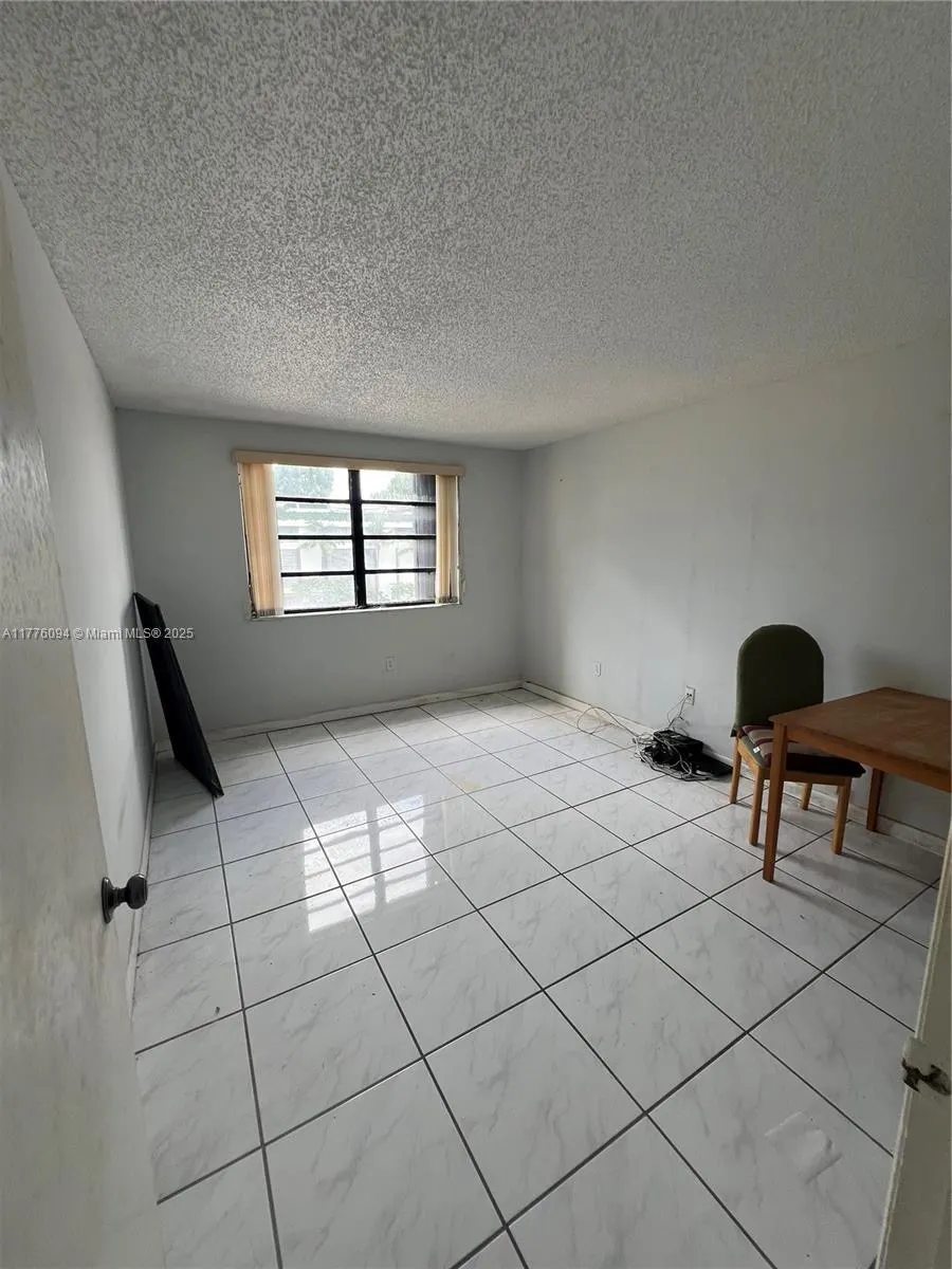 9124 Collins Ave, #304