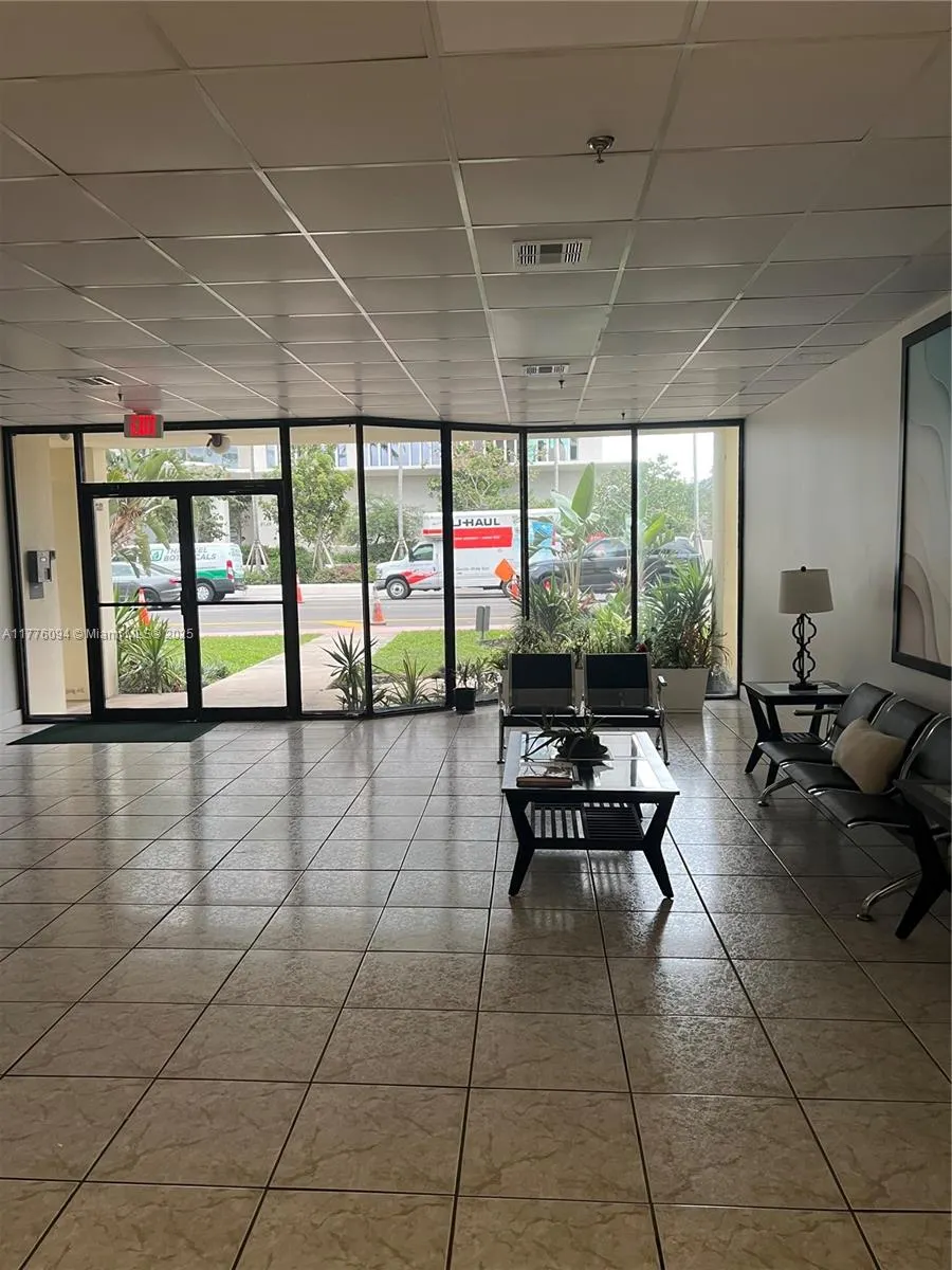 9124 Collins Ave, #304