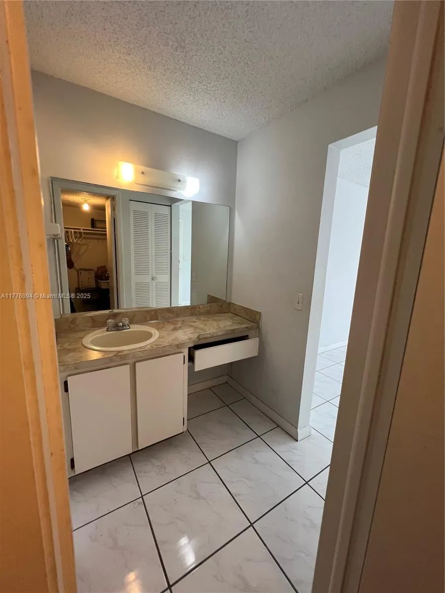 9124 Collins Ave, #304