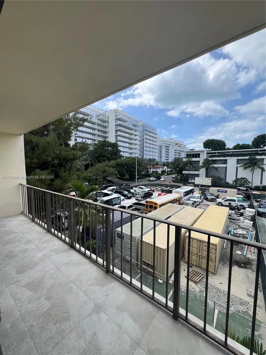 9124 Collins Ave, #304