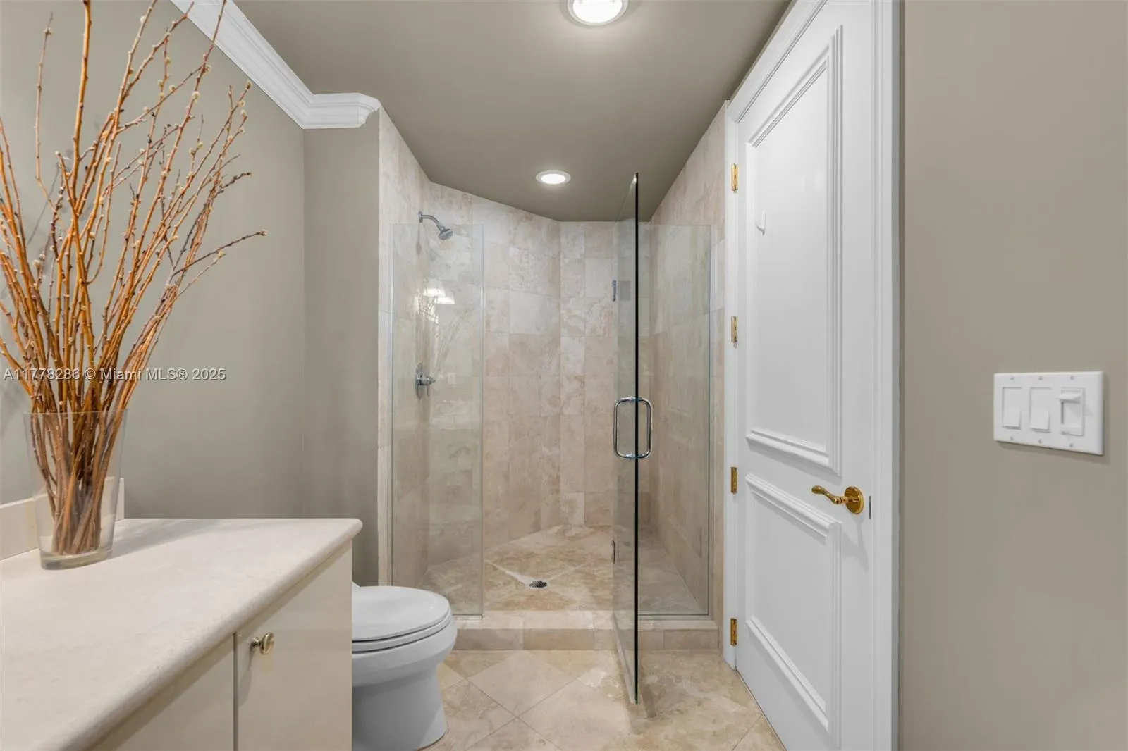 10225 Collins Ave, #2004