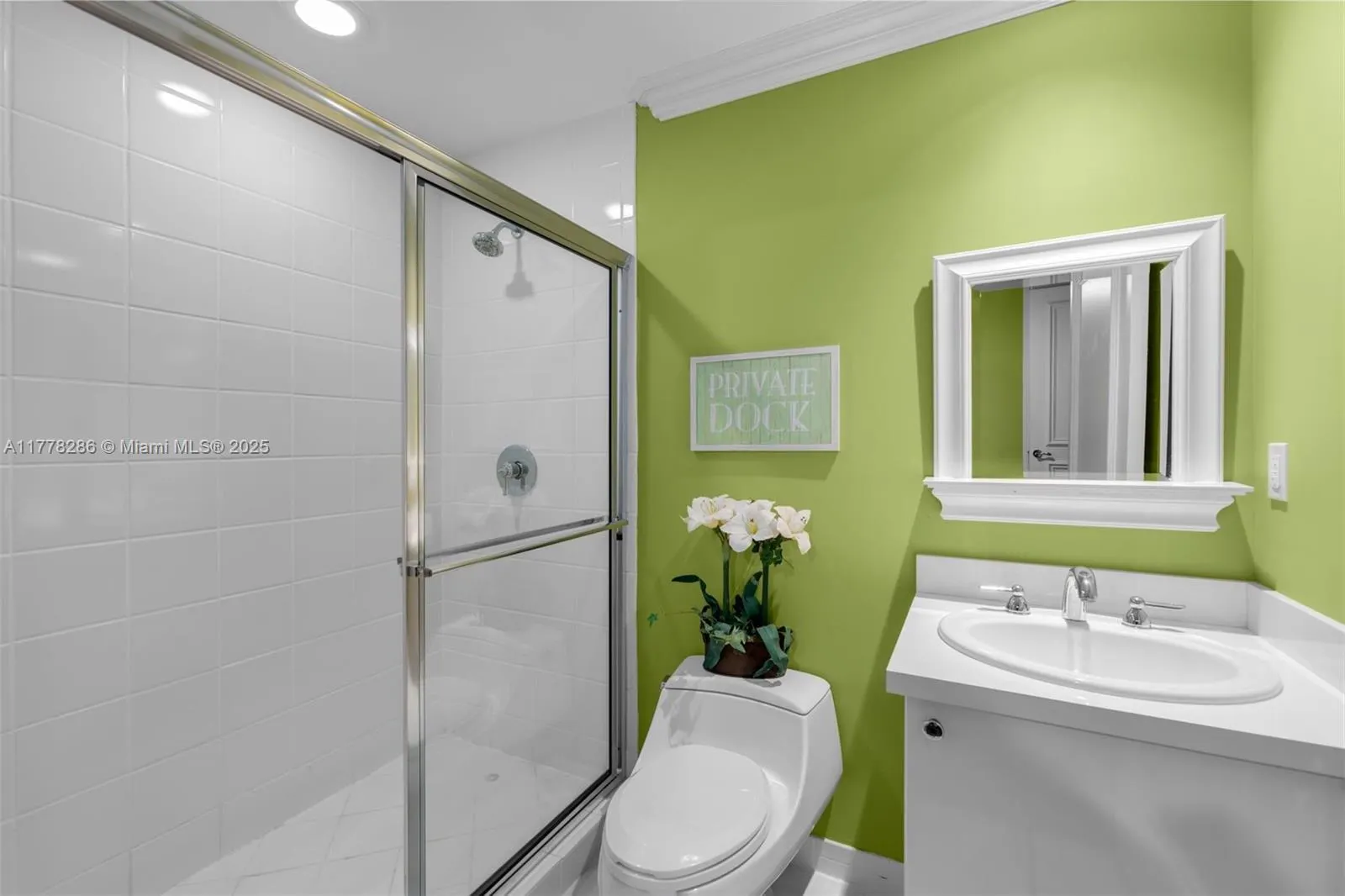 10225 Collins Ave, #2004