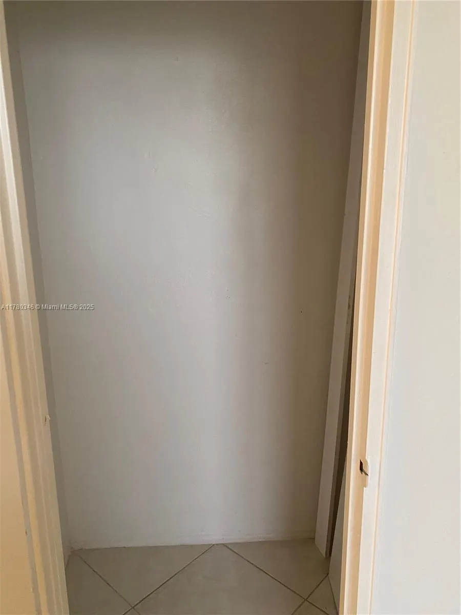 10185 Collins Ave, #1402