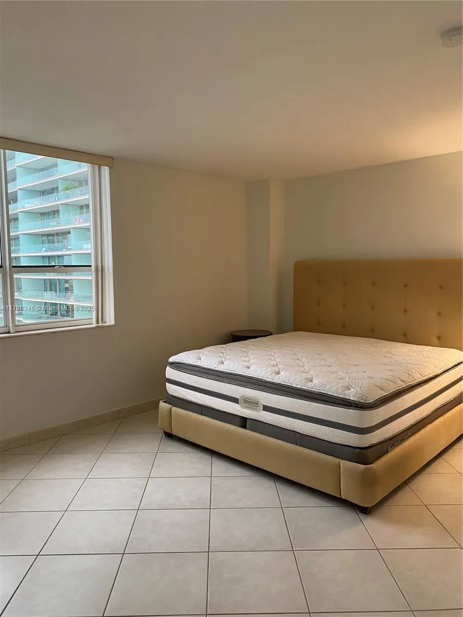 10185 Collins Ave, #1402