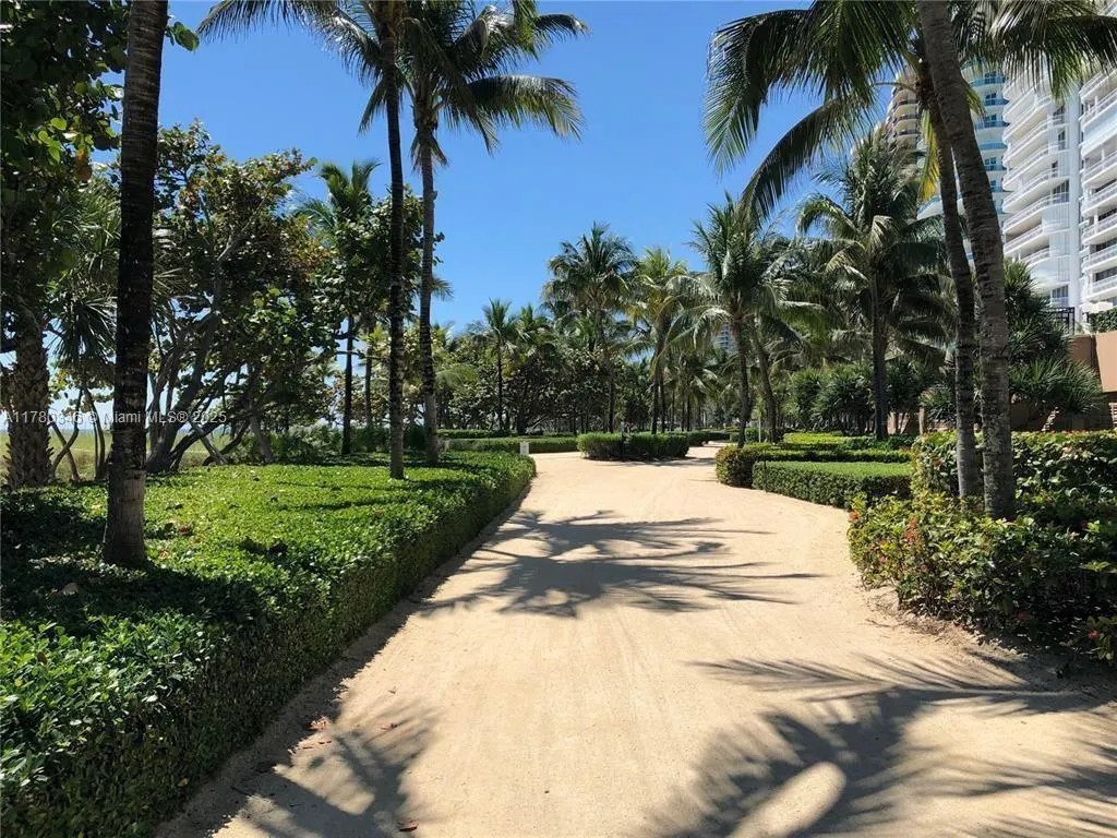 10185 Collins Ave, #1402