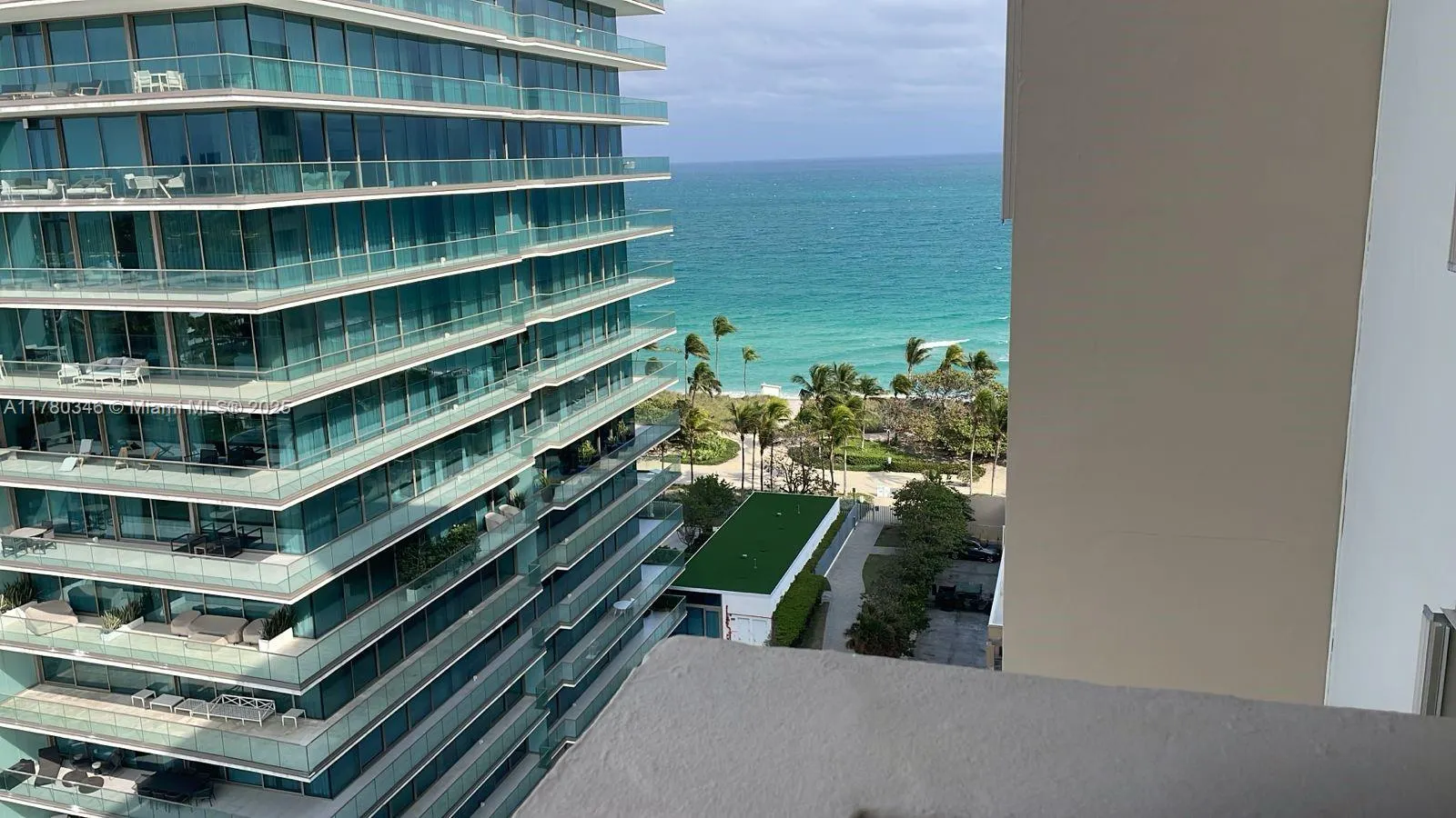10185 Collins Ave, #1402