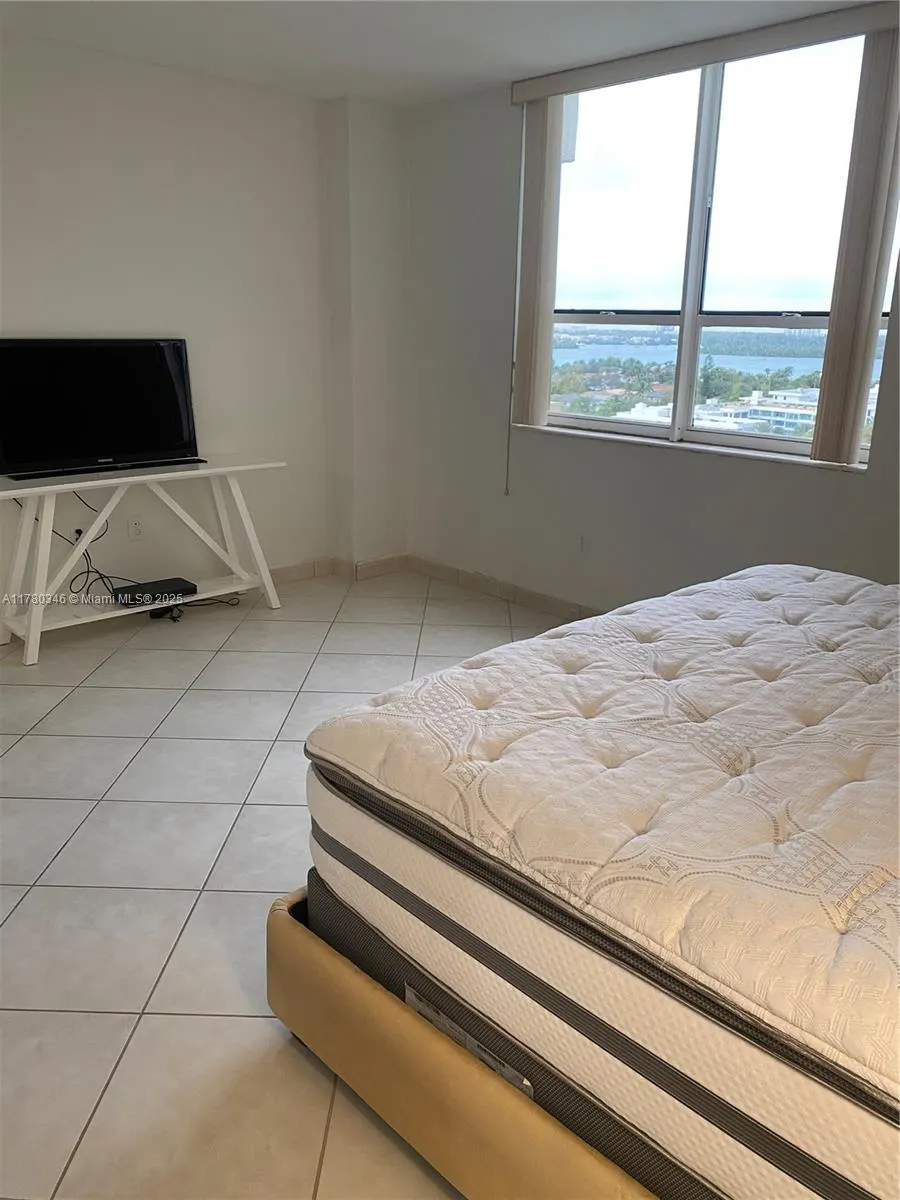 10185 Collins Ave, #1402
