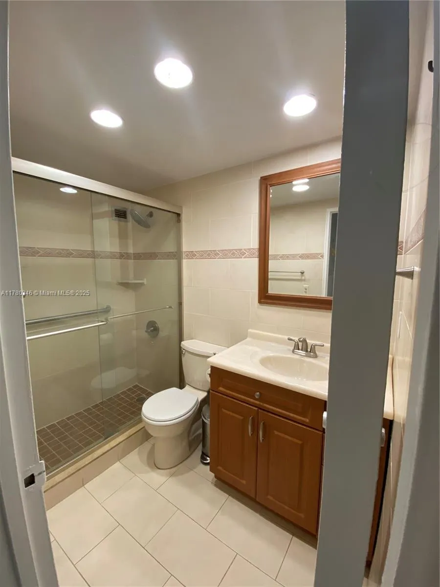 10185 Collins Ave, #1402