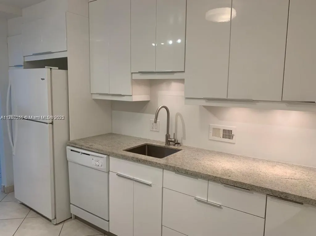 10185 Collins Ave, #1402