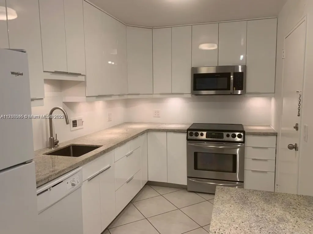 10185 Collins Ave, #1402