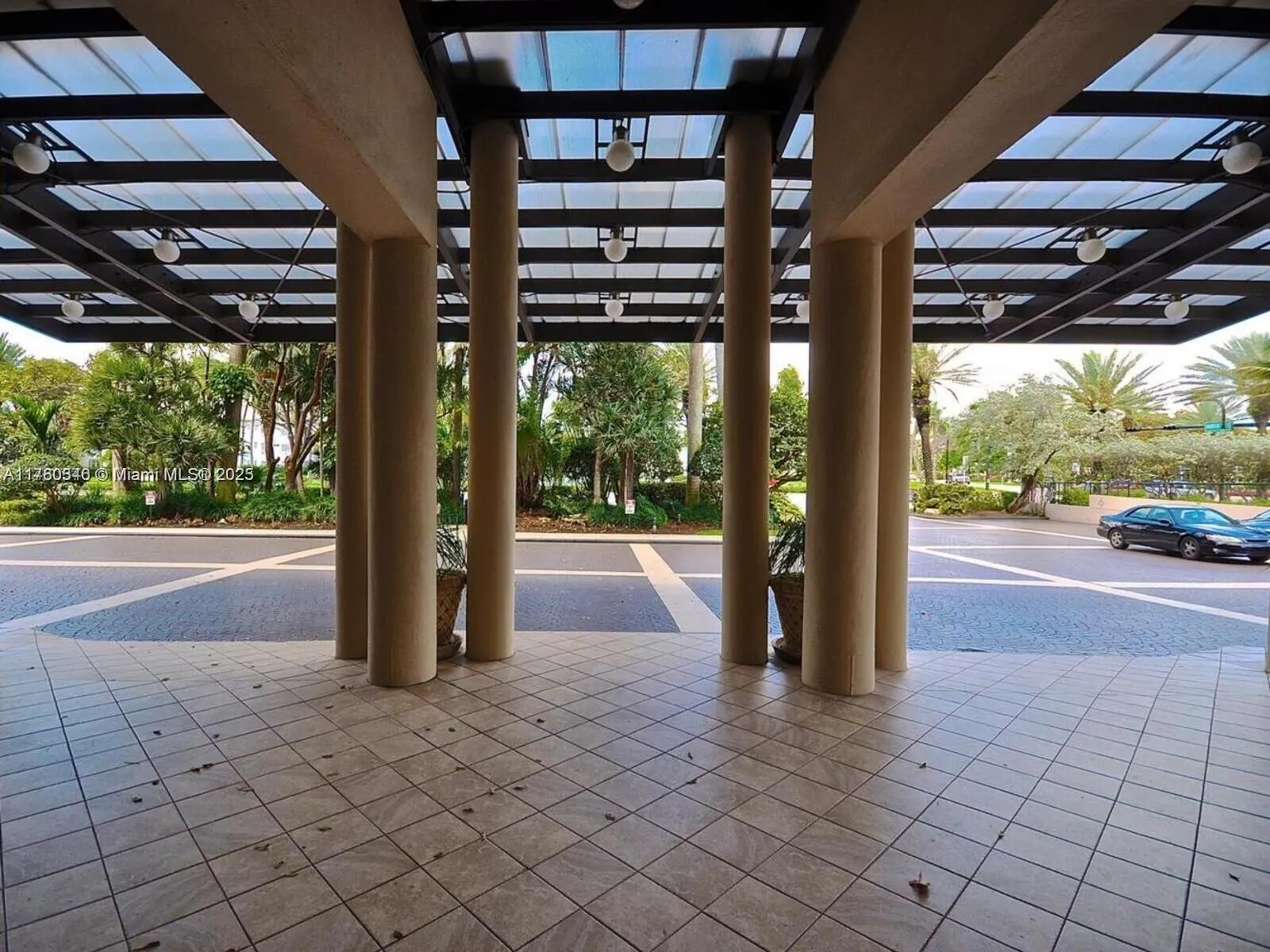 10185 Collins Ave, #1402
