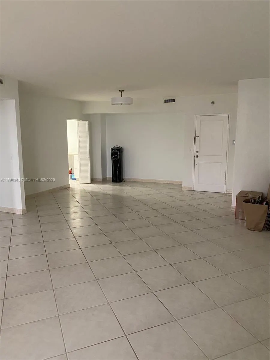 10185 Collins Ave, #1402