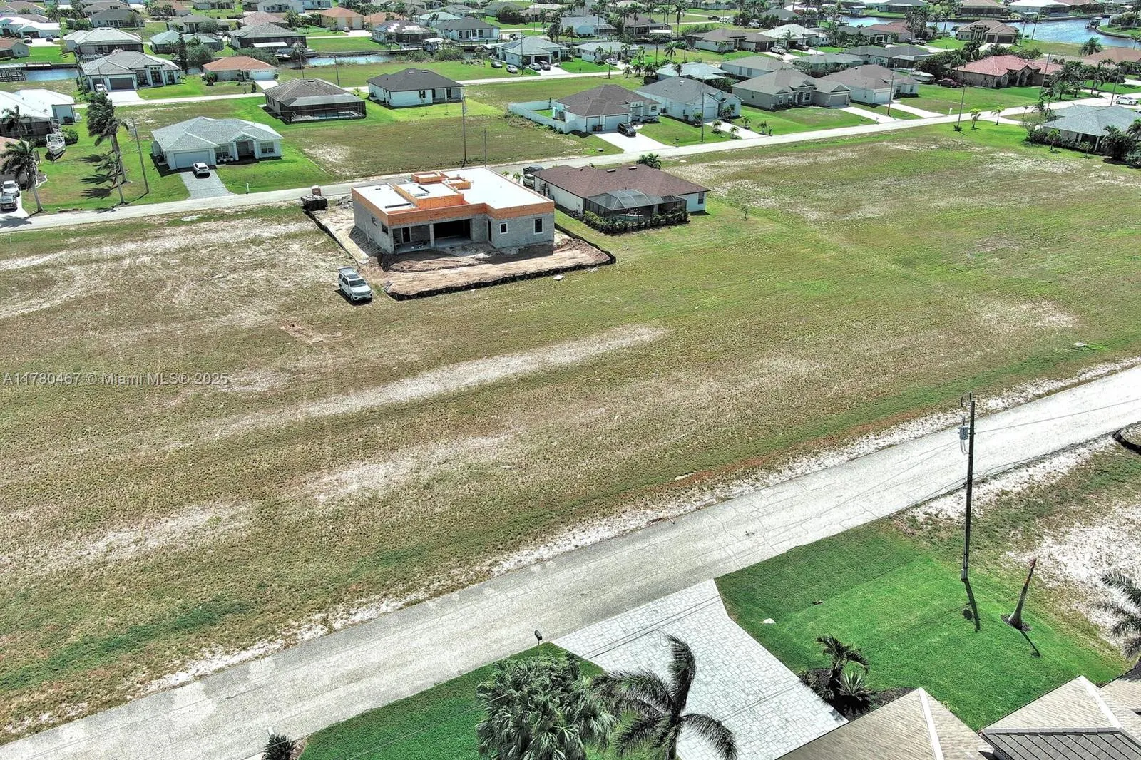 1037 NW 37TH PL
