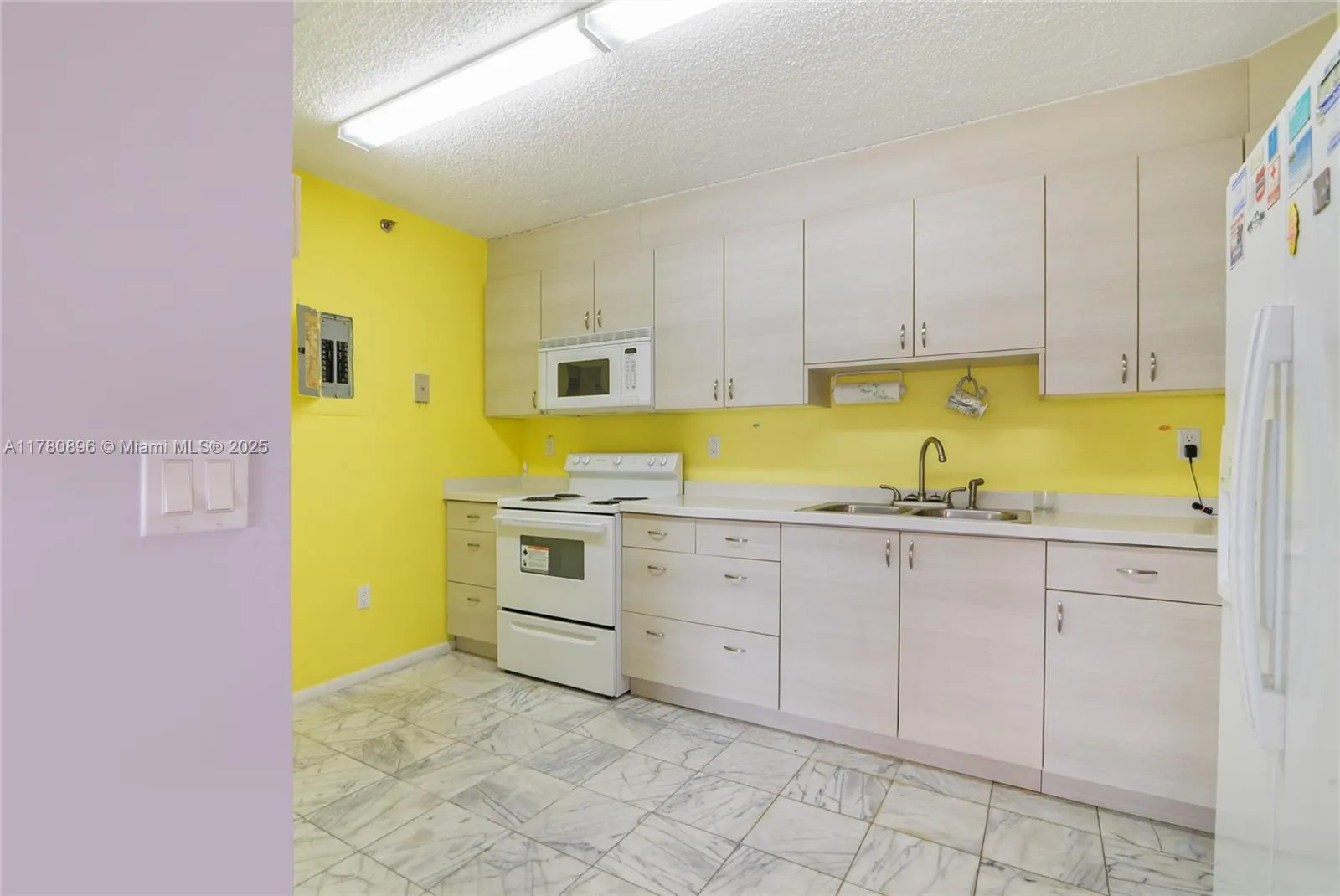 9341 Collins Ave, #903