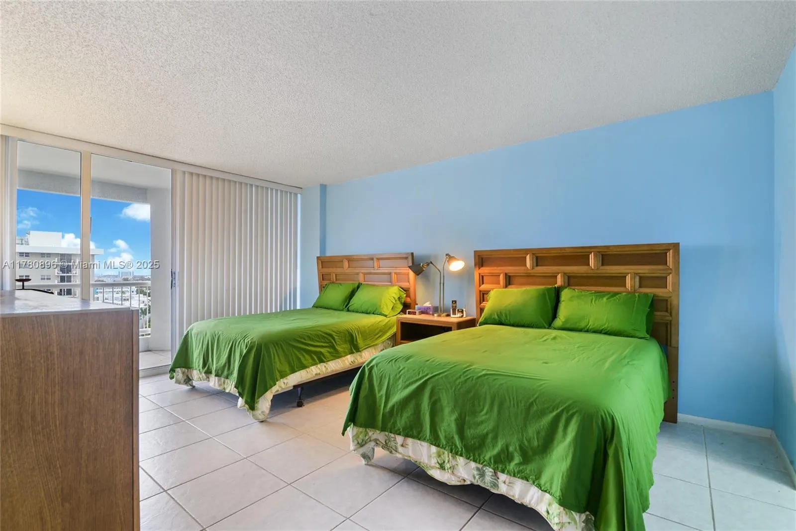 9341 Collins Ave, #903