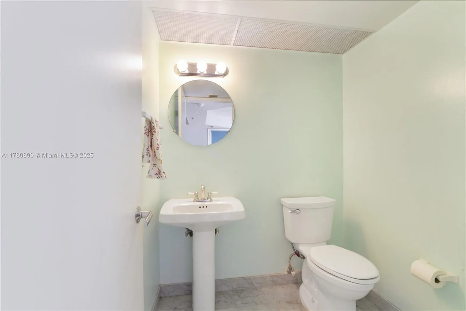 9341 Collins Ave, #903