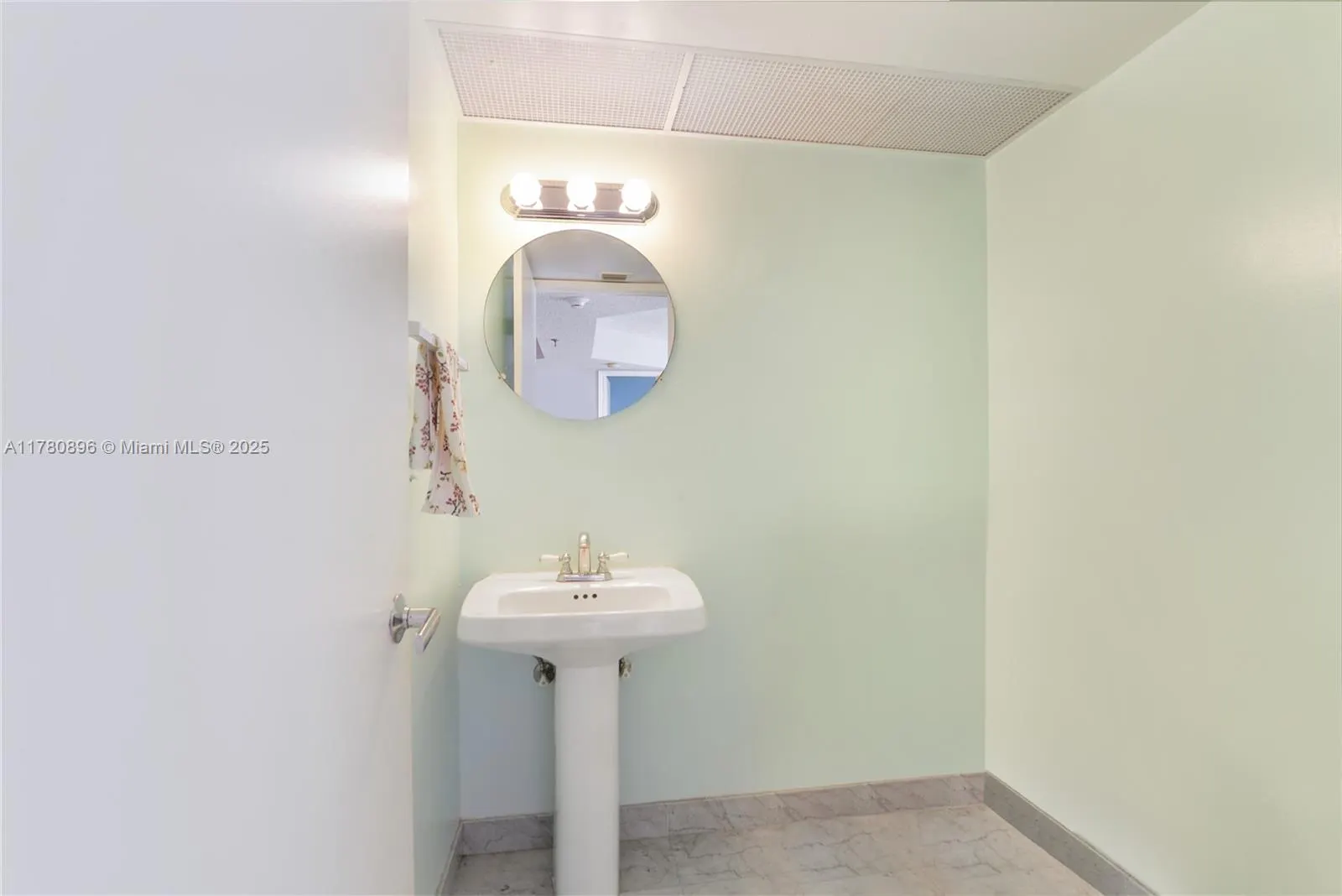 9341 Collins Ave, #903