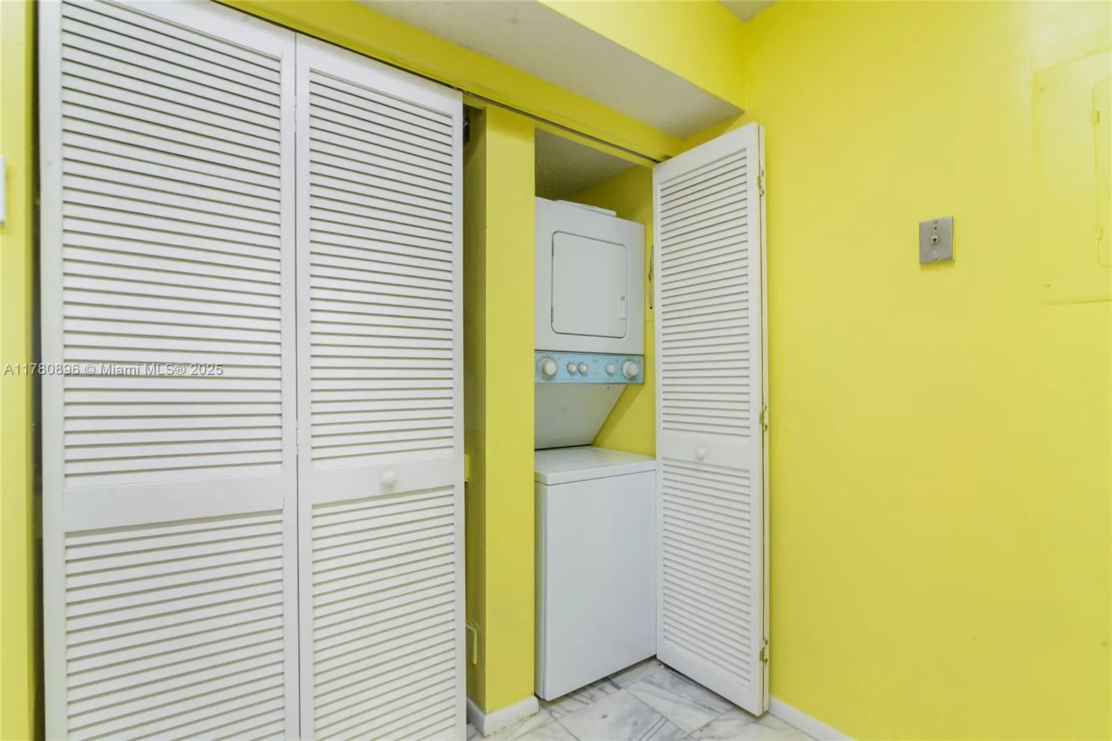 9341 Collins Ave, #903