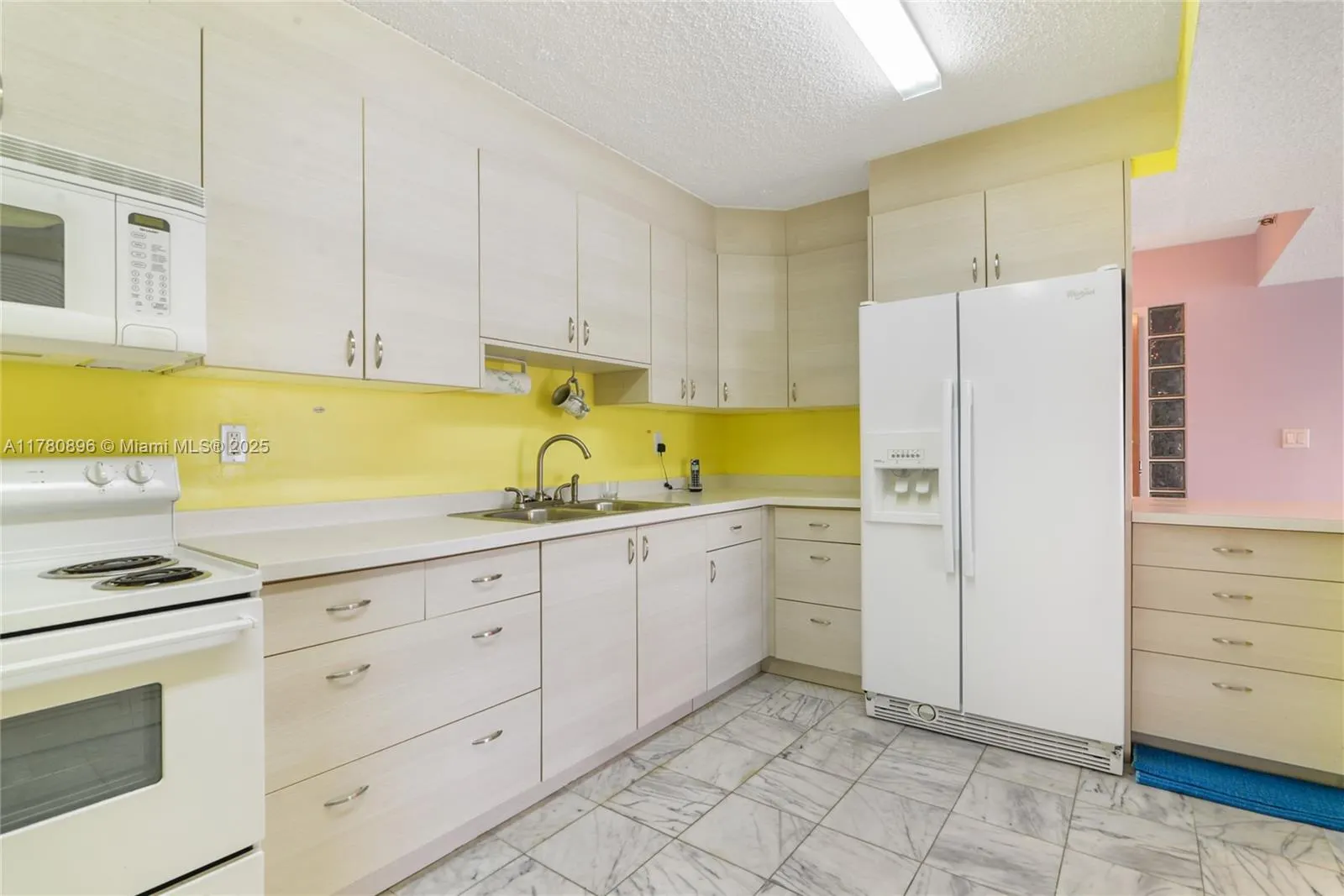 9341 Collins Ave, #903