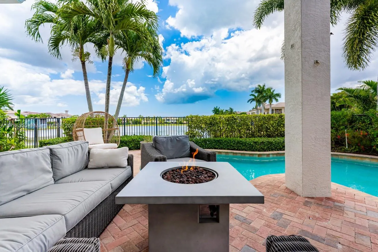 17937 Villa Club Way