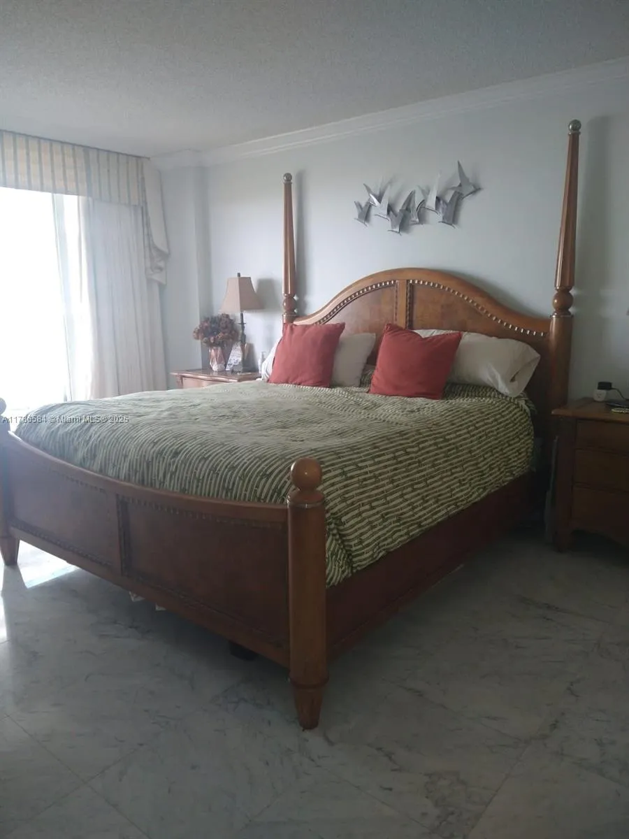 9341 Collins Ave, #806