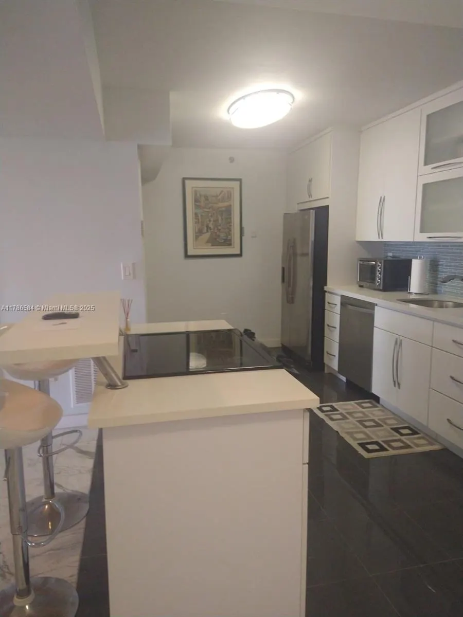 9341 Collins Ave, #806