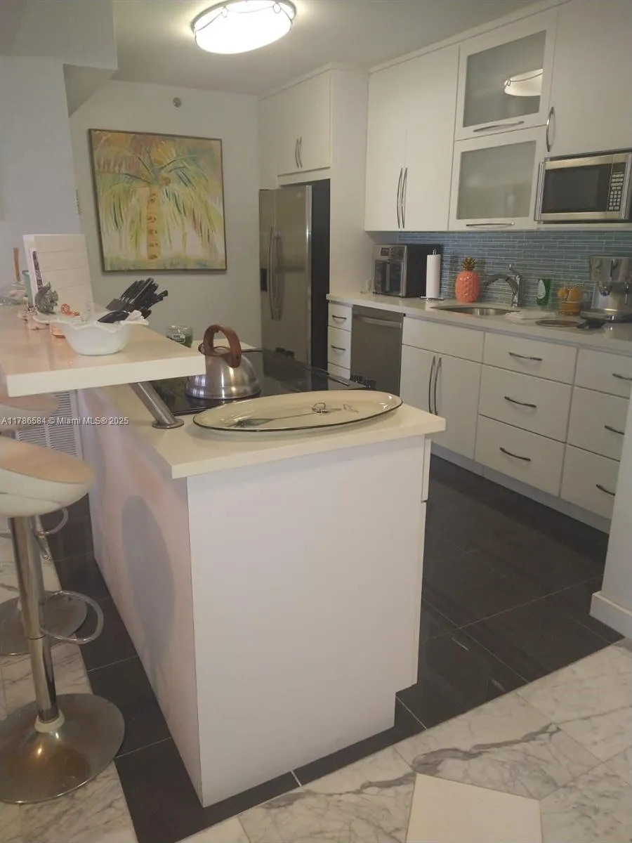 9341 Collins Ave, #806