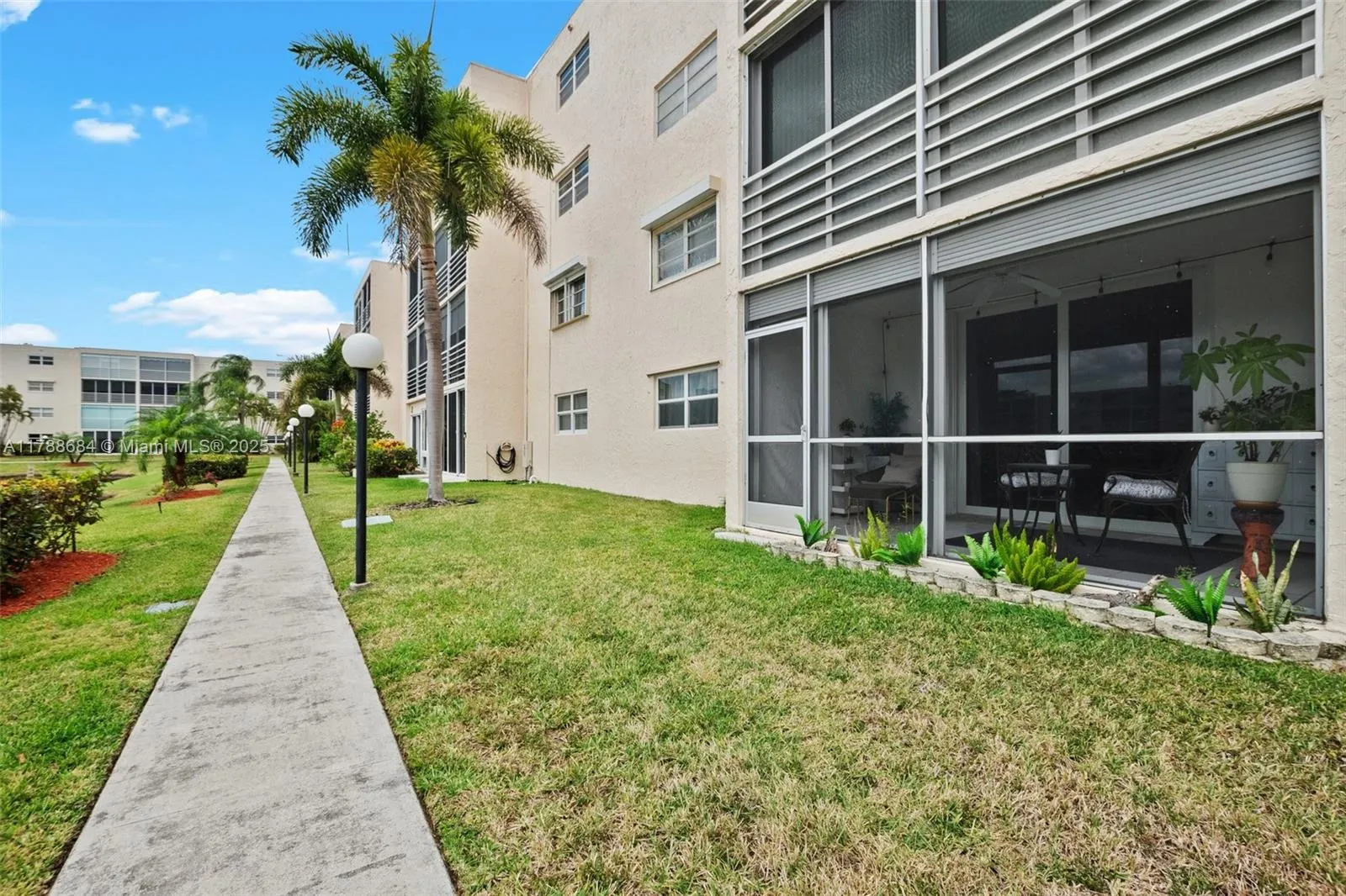 1024 SE 4th Ave, #102