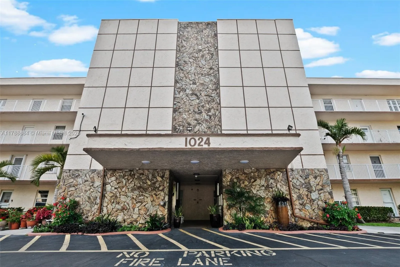 1024 SE 4th Ave, #102
