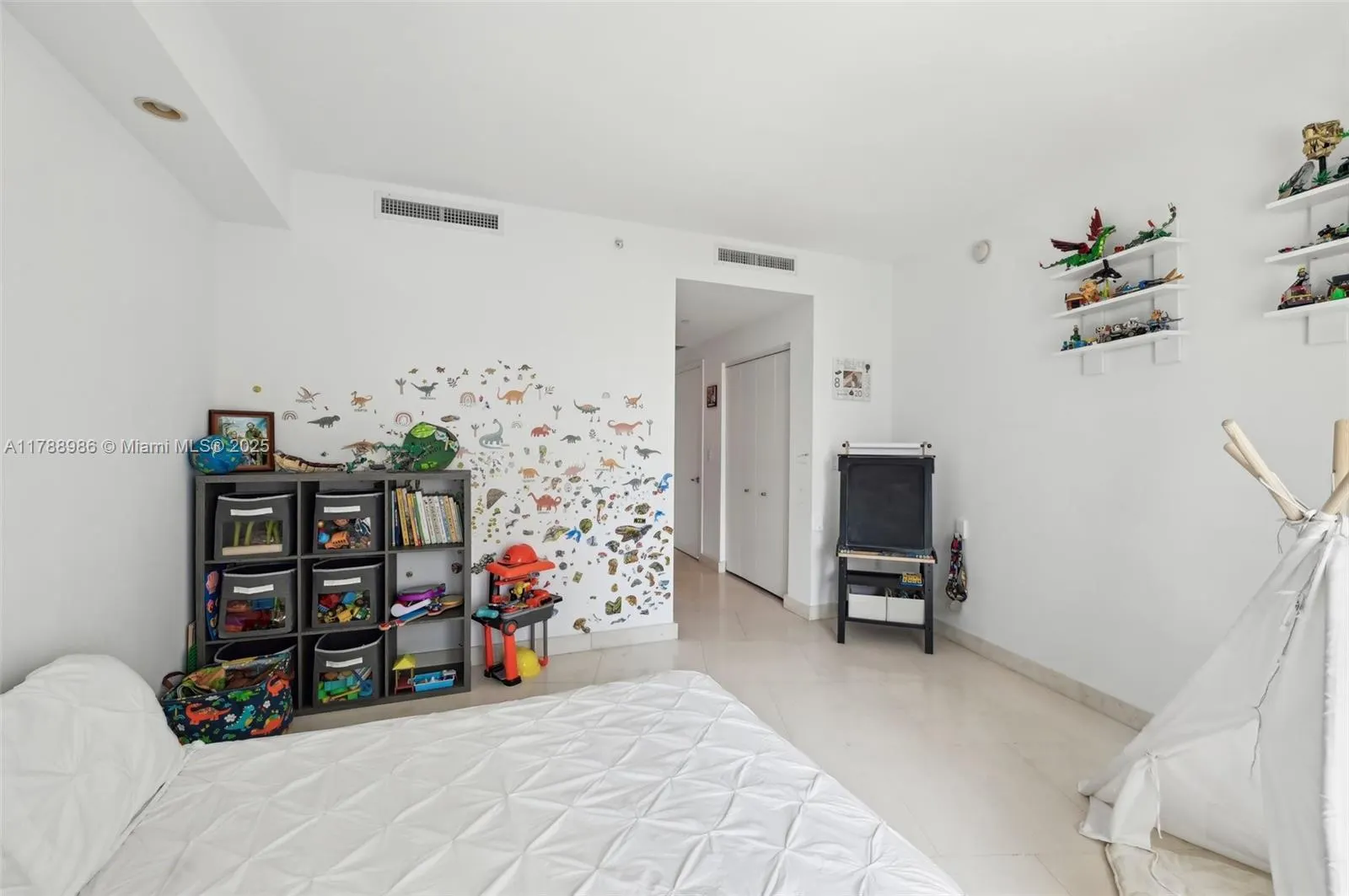 901 Brickell Key Blvd, #1009