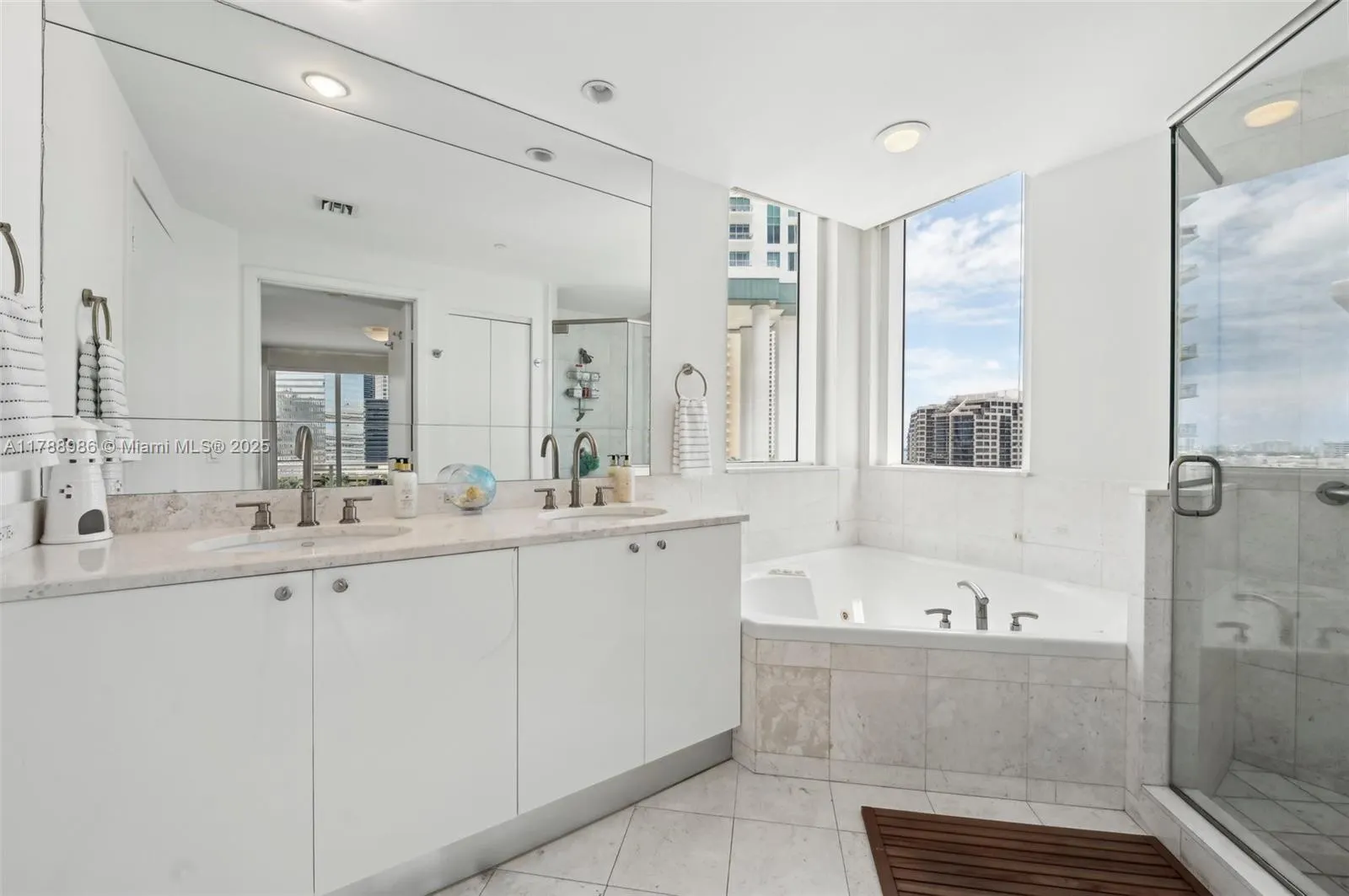 901 Brickell Key Blvd, #1009