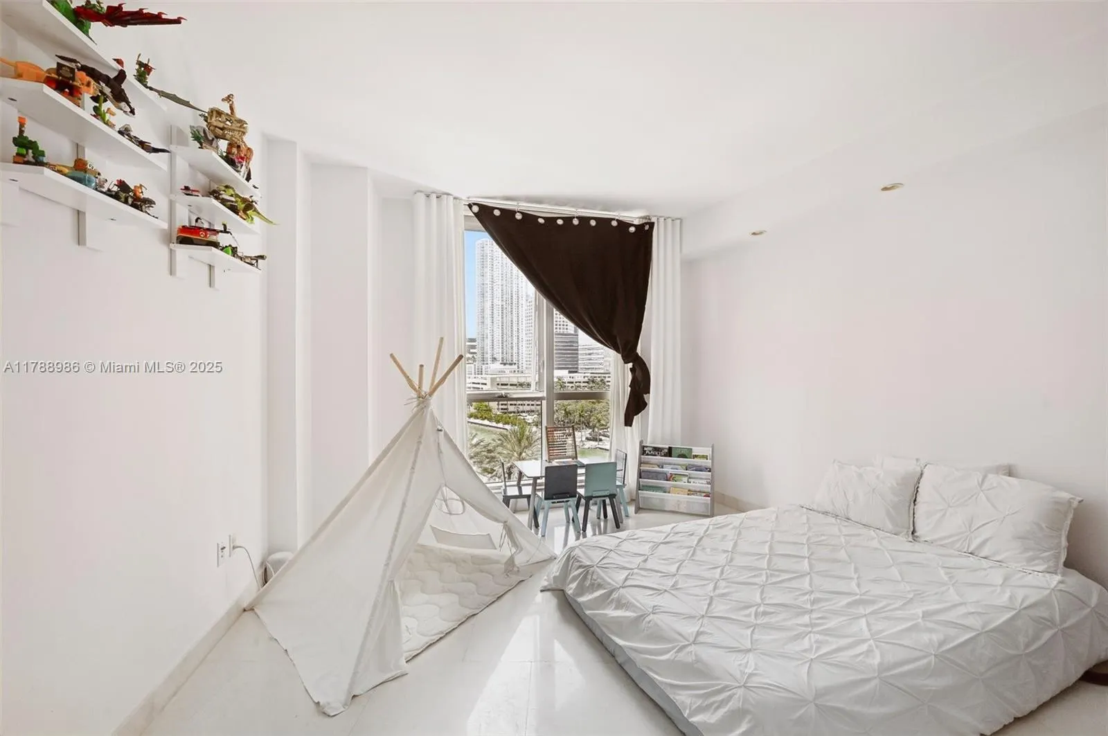 901 Brickell Key Blvd, #1009