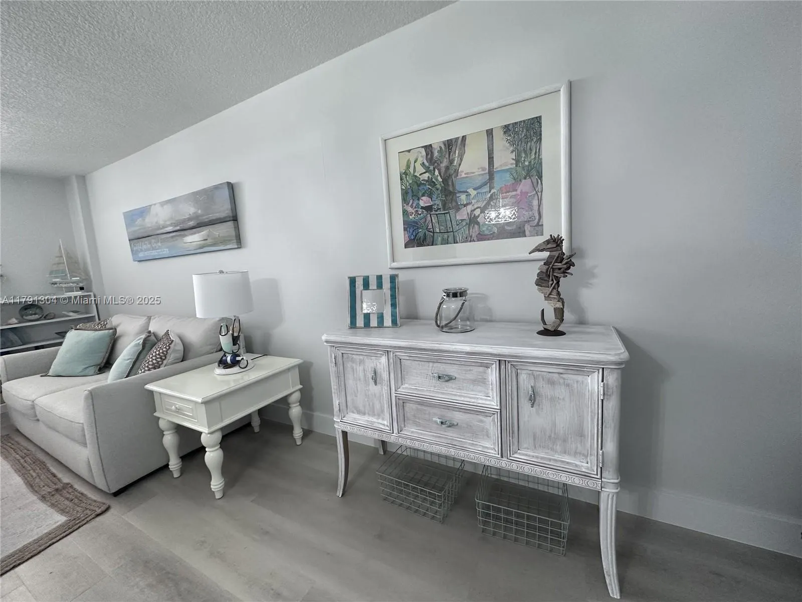180 Seaview Court, #200