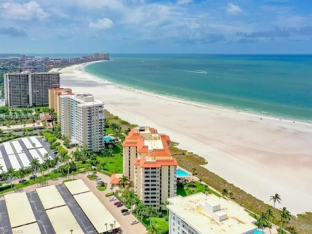 180 Seaview Court, #200