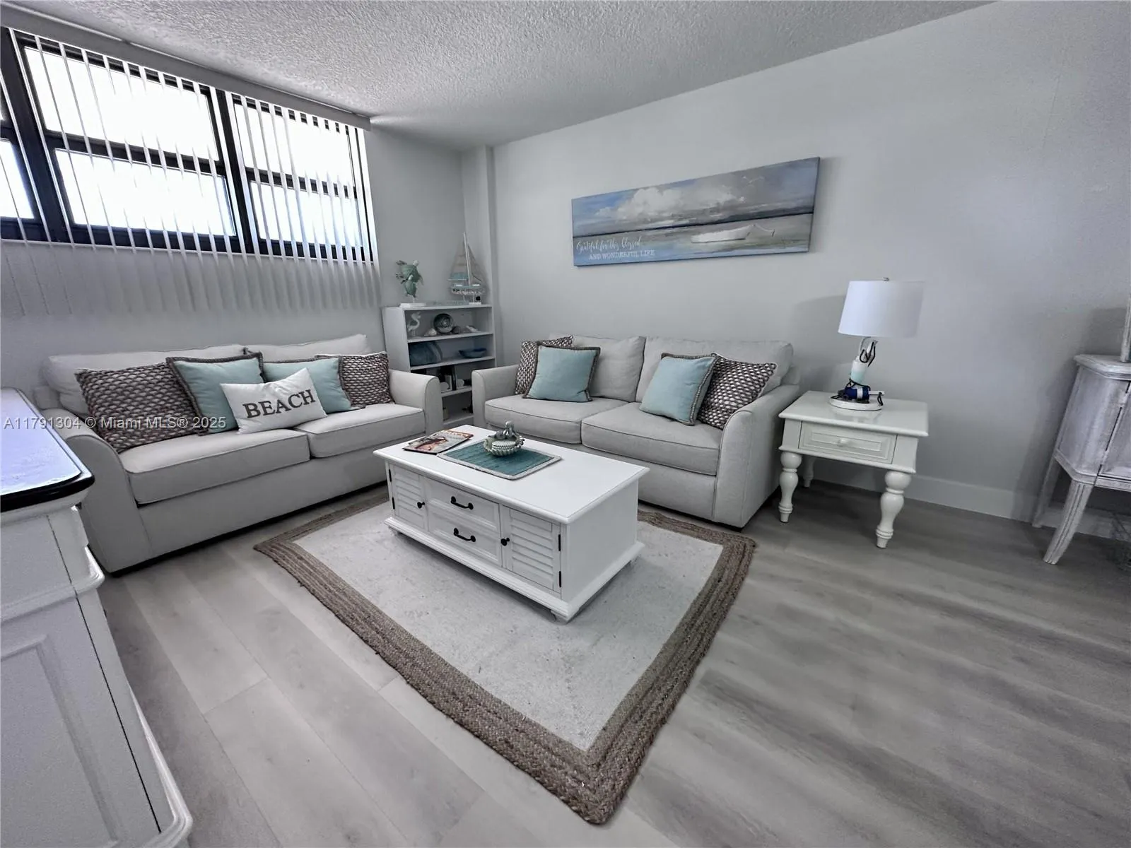 180 Seaview Court, #200