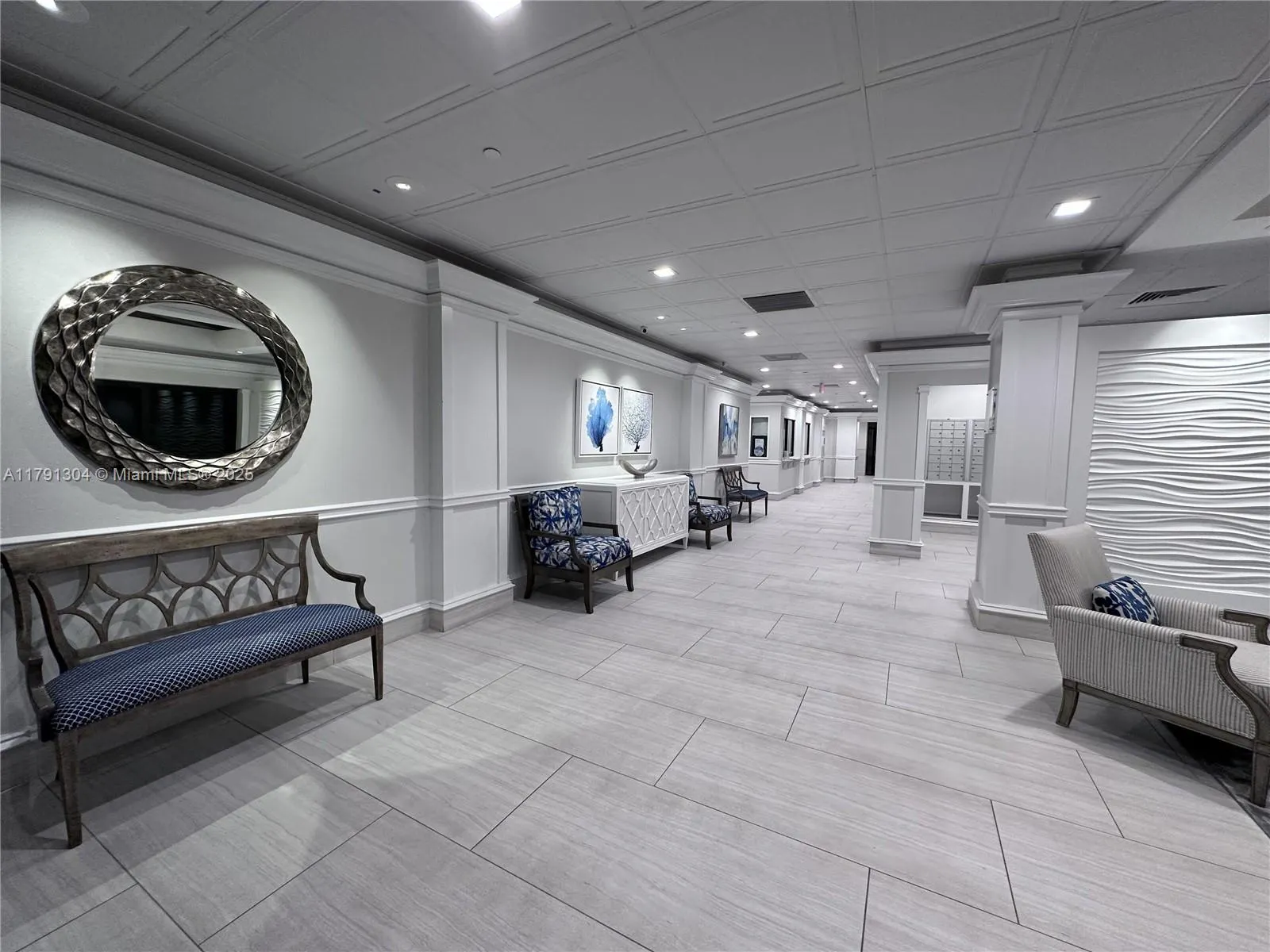 180 Seaview Court, #200