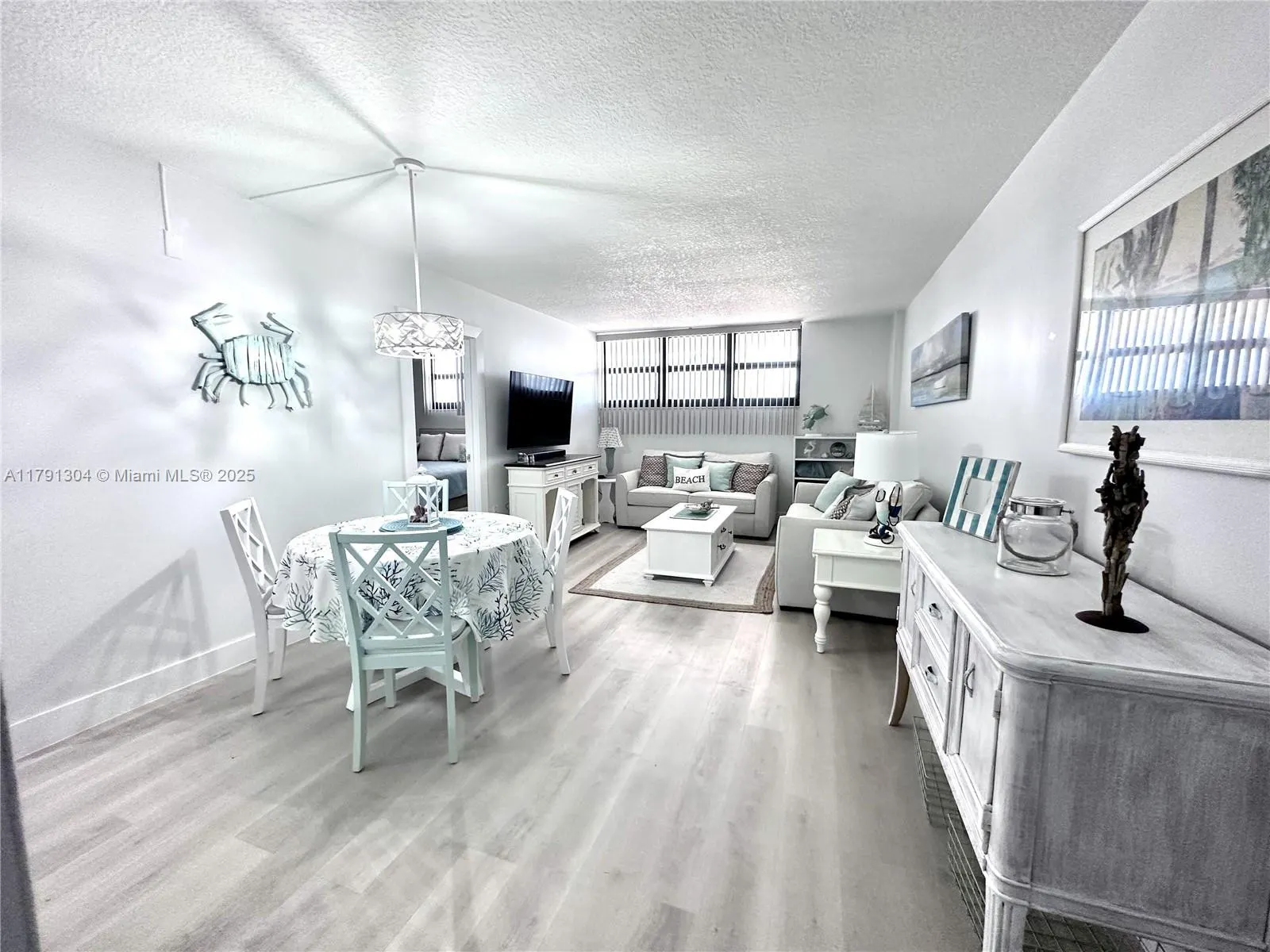 180 Seaview Court, #200