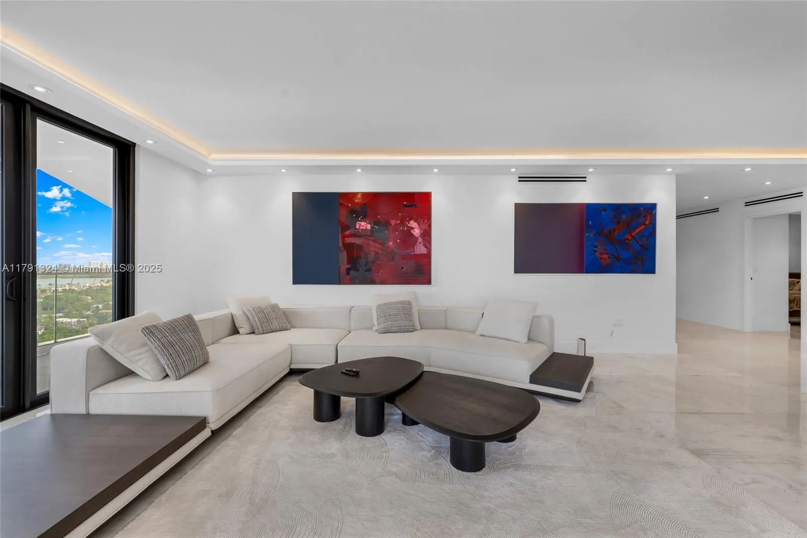 9801 Collins Ave, #17R