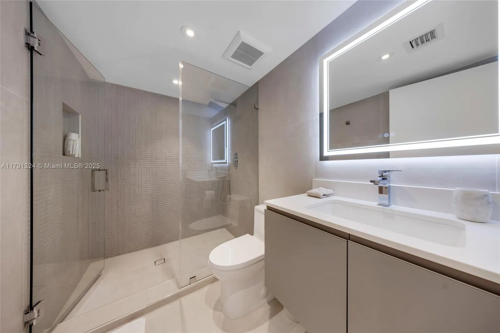 9801 Collins Ave, #17R
