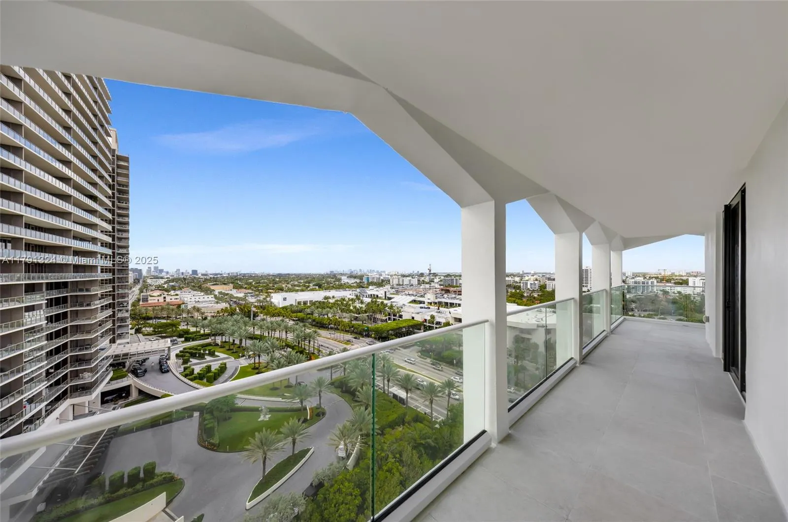 9801 Collins Ave, #17R