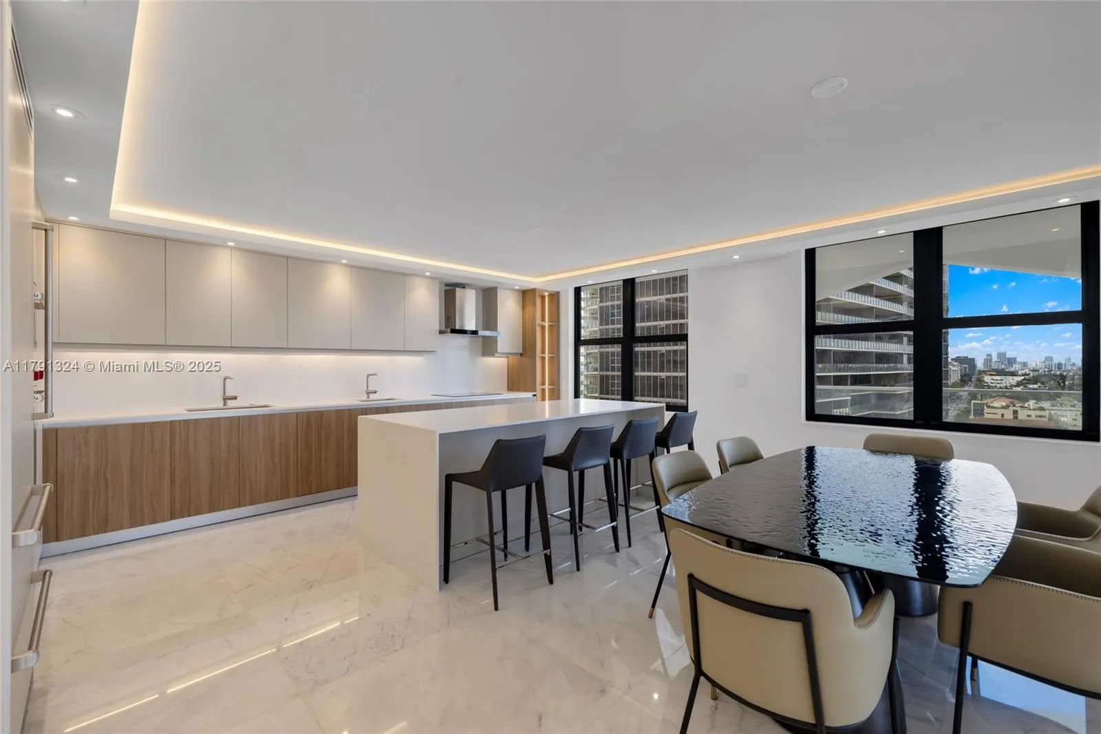 9801 Collins Ave, #17R