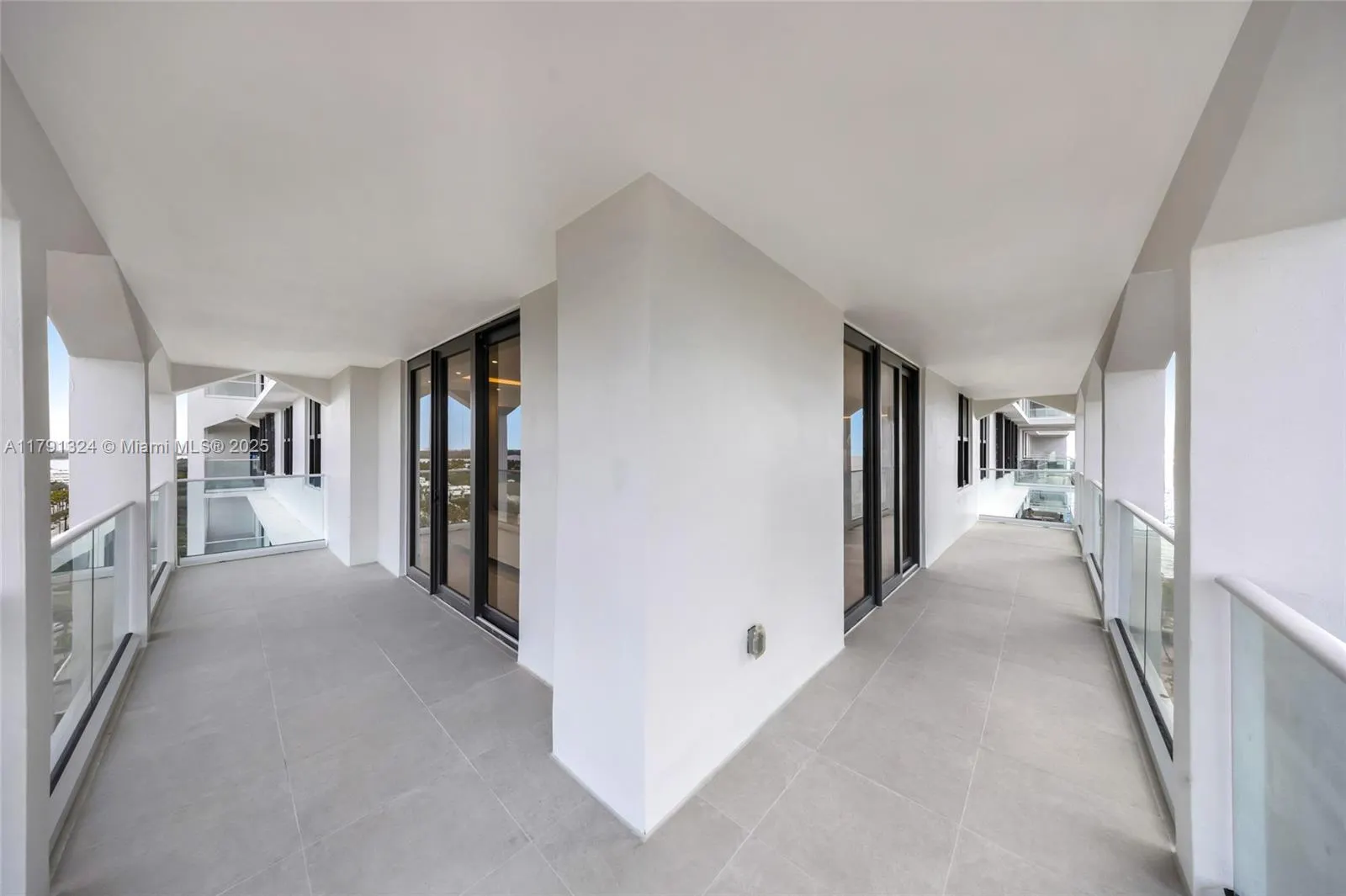 9801 Collins Ave, #17R