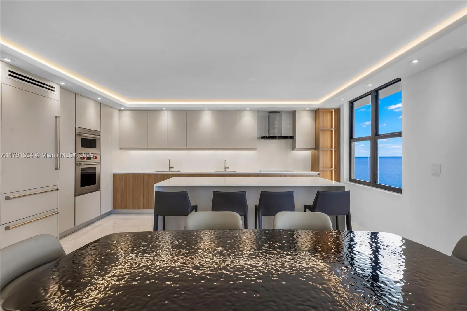 9801 Collins Ave, #17R