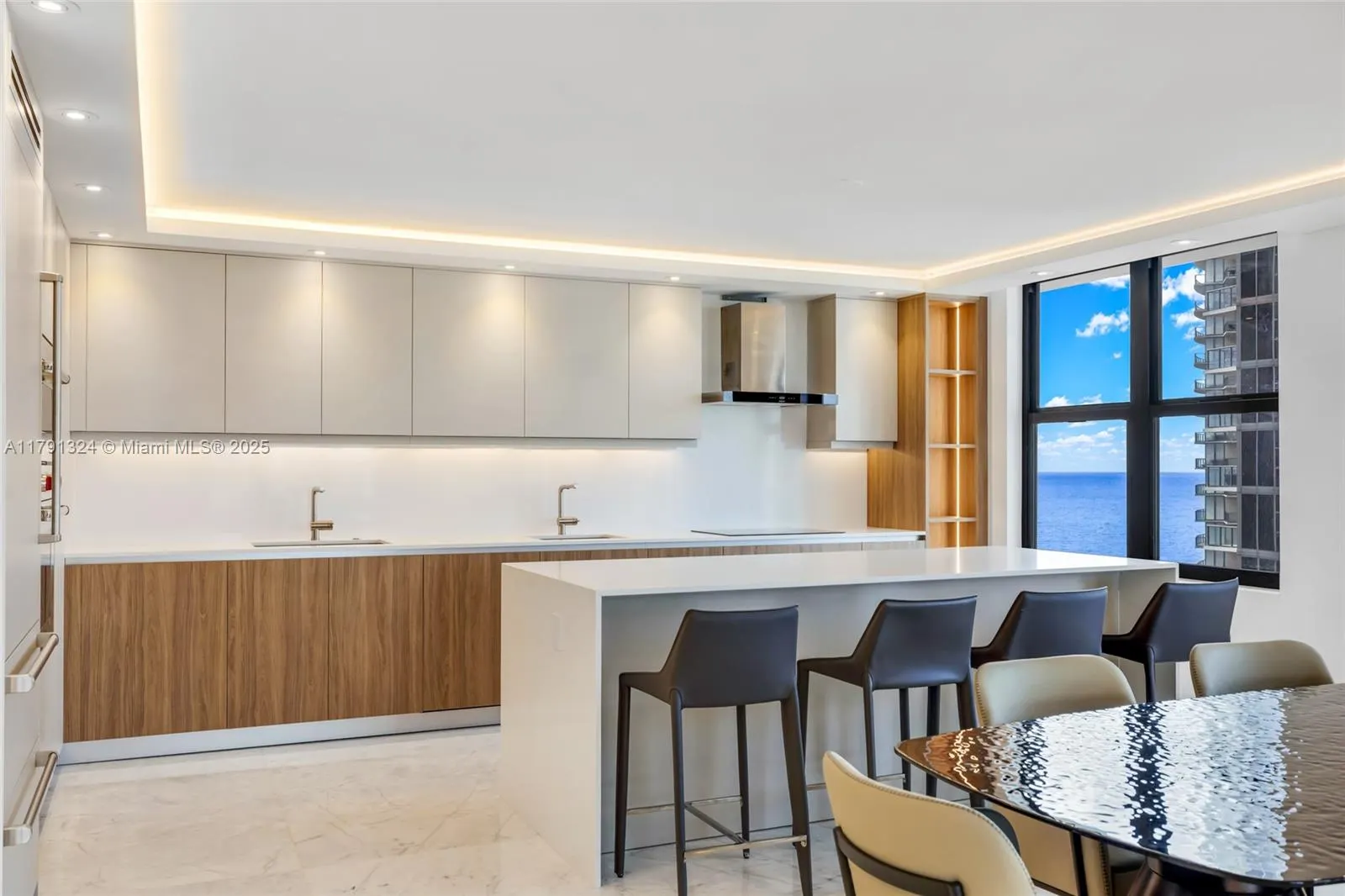 9801 Collins Ave, #17R