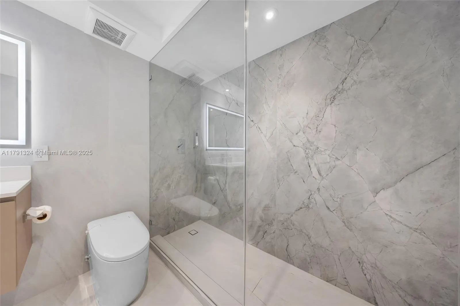 9801 Collins Ave, #17R